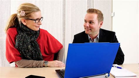 hur flirtar man på jobbet|Kärlek på jobbet 